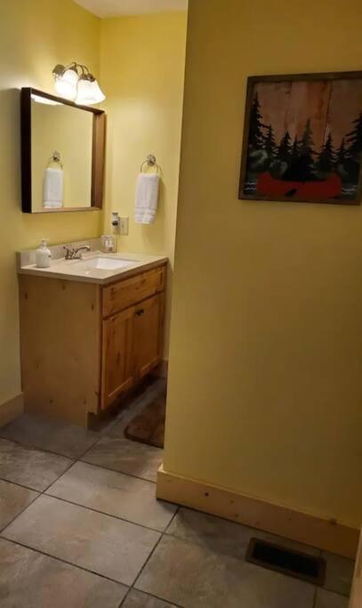 Villa Sugar Bear Cabin With Boat Parking 5 Mins To State Park & Golf à Burkesville Extérieur photo