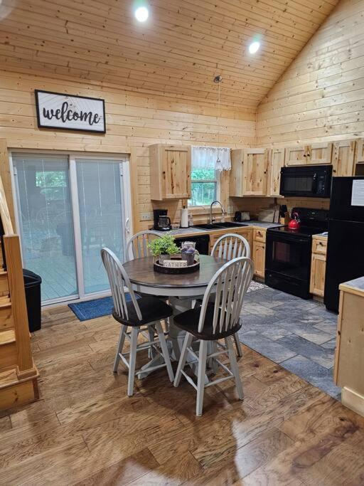 Villa Sugar Bear Cabin With Boat Parking 5 Mins To State Park & Golf à Burkesville Extérieur photo