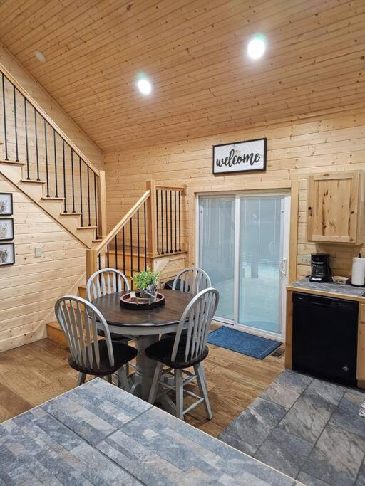 Villa Sugar Bear Cabin With Boat Parking 5 Mins To State Park & Golf à Burkesville Extérieur photo